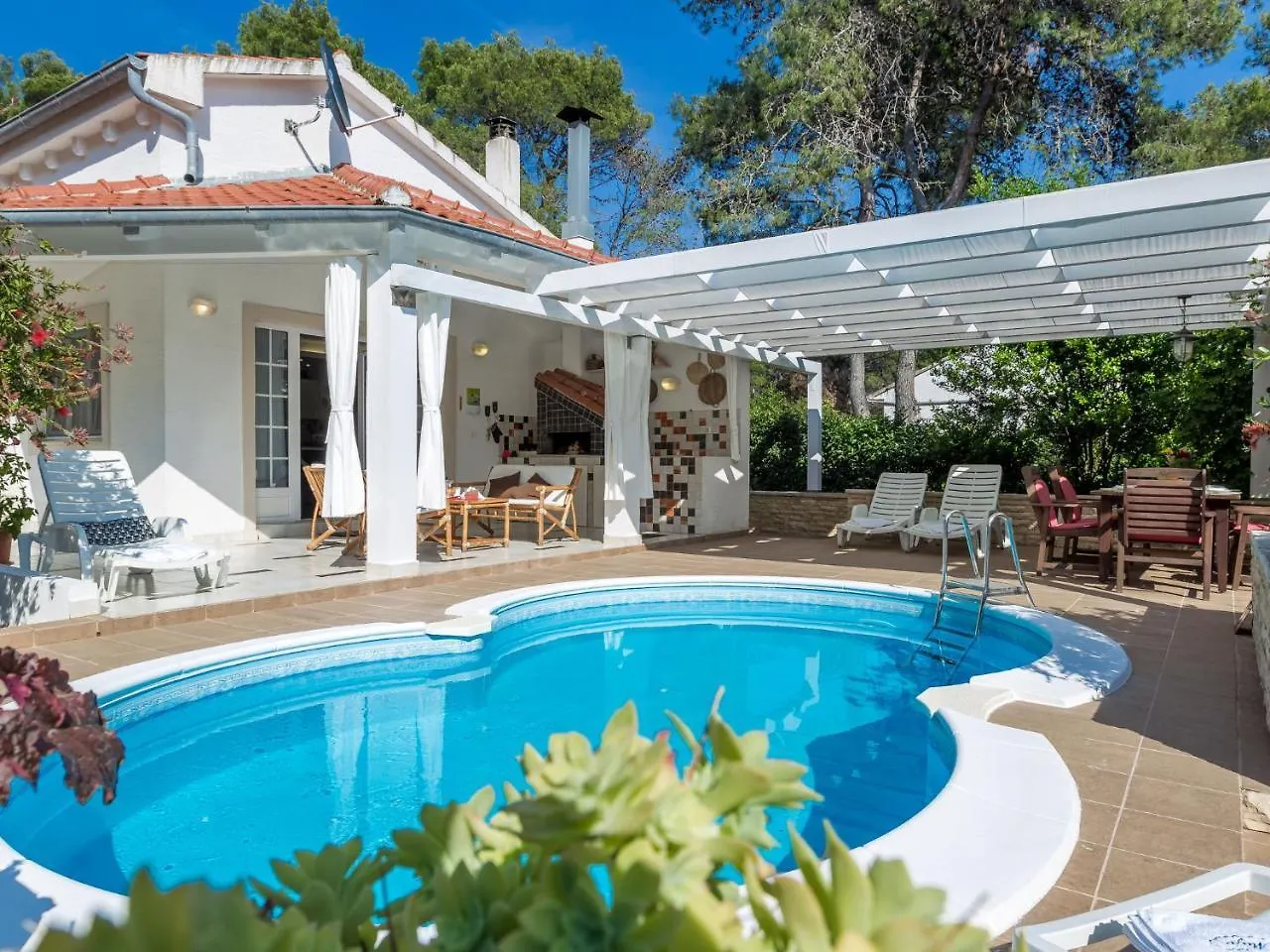 Spacious Holiday Home In Molat With Pool Brgulje 0*,  Croatia