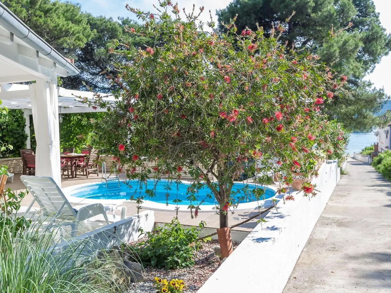 Spacious Holiday Home In Molat With Pool Brgulje