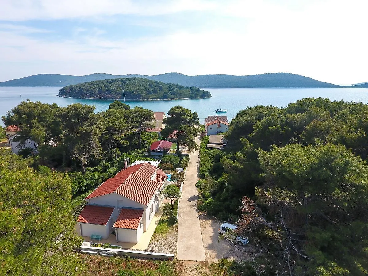 Spacious Holiday Home In Molat With Pool Brgulje