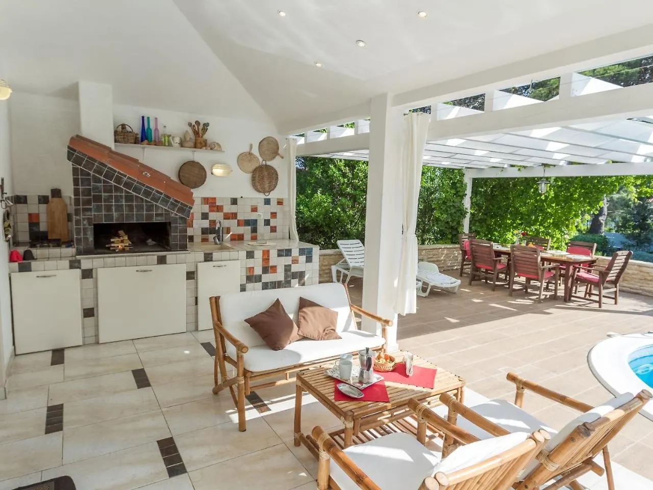 Spacious Holiday Home In Molat With Pool Brgulje